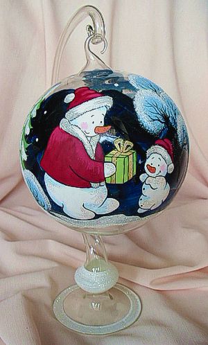 bombka bożonarodzeniowa z bałwankami - na szklanym wieszaku